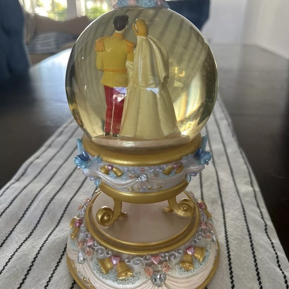 VTG Disney Cinderella Prince Charming Musical Snow Globe So This Is Love - Picture 4 of 6